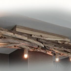 Antler, architect, Chalet, chandelier, custommade, Design verlichting, Drijfhout, Exclusive, Geweien, geweien kroonluchters op maat gemaakt, geweienverlichting, geweihluchter, goed geprijsd, hout, interior, Landelijke verlichting, Ledverlichting, luchter, Luster, maatwerk, moderne verlichting, oostenrijk, Project verlichting, recreaparken, Vakantiewoningen, Verlichting geweien, vrijblijvende offerte, wintersport, zwitserland